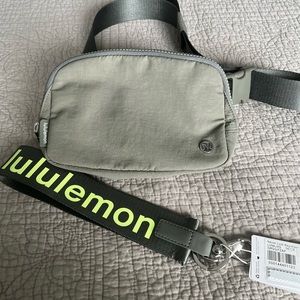 Lululemon Everywhere Belt Bag in Grey Sage